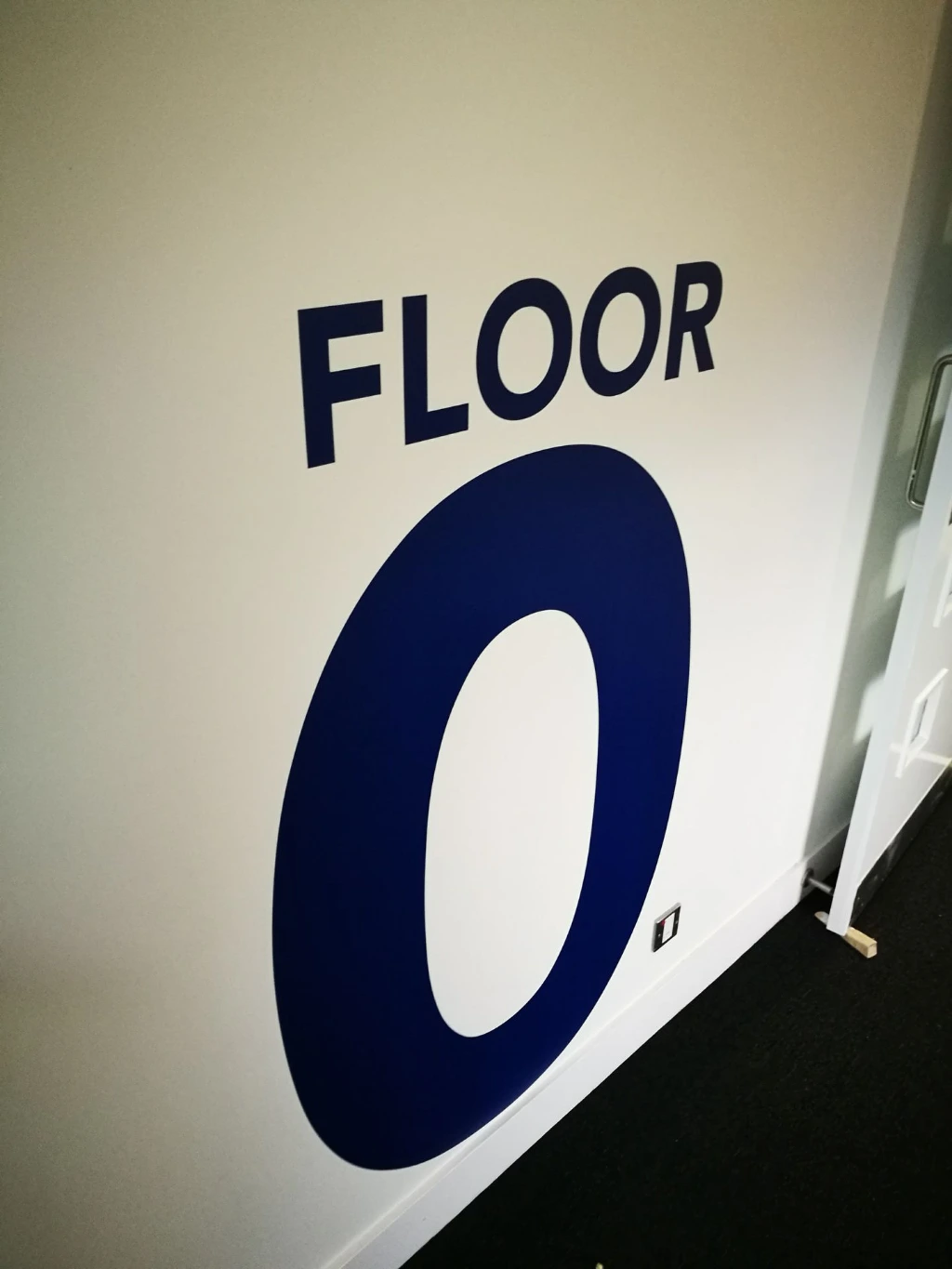 Contour-Cut Graphics in stairwell